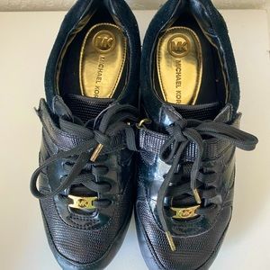 MICHEAL KORS BLACK SNEAKERS